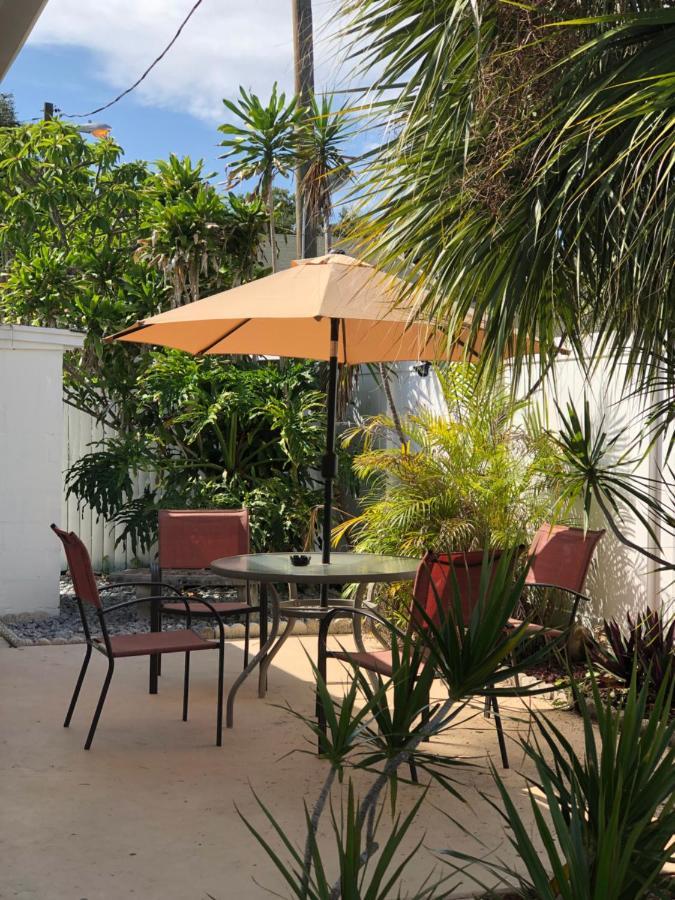 Holiday Isles Resort Madeira Beach Exteriör bild