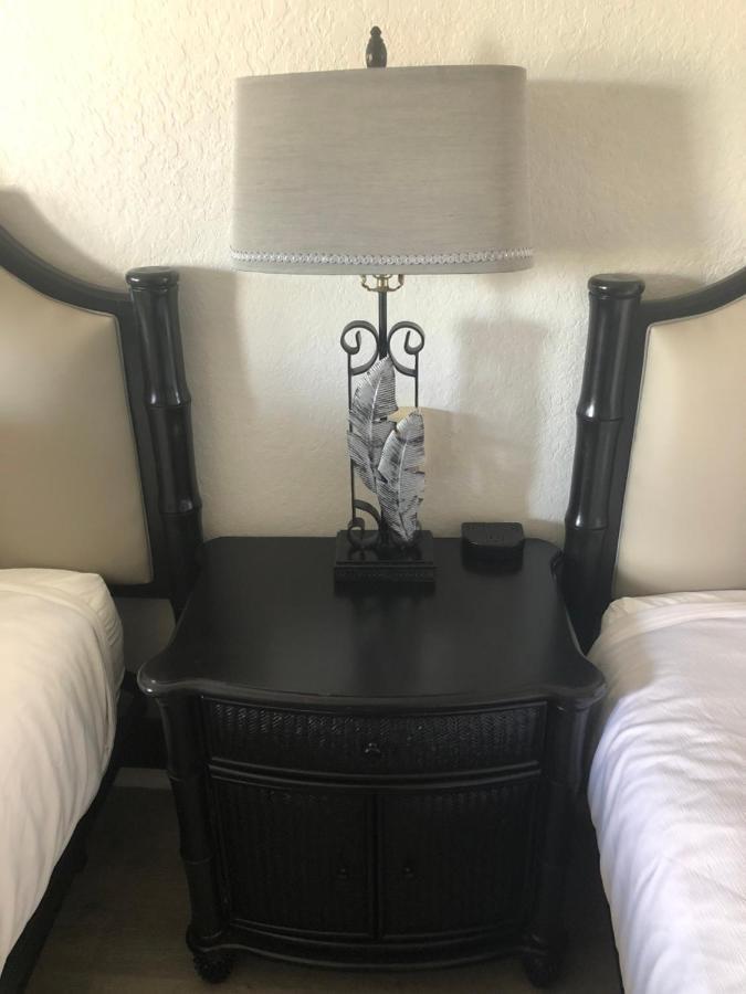 Holiday Isles Resort Madeira Beach Exteriör bild