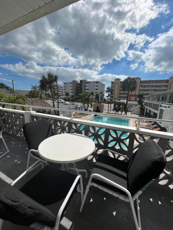 Holiday Isles Resort Madeira Beach Exteriör bild