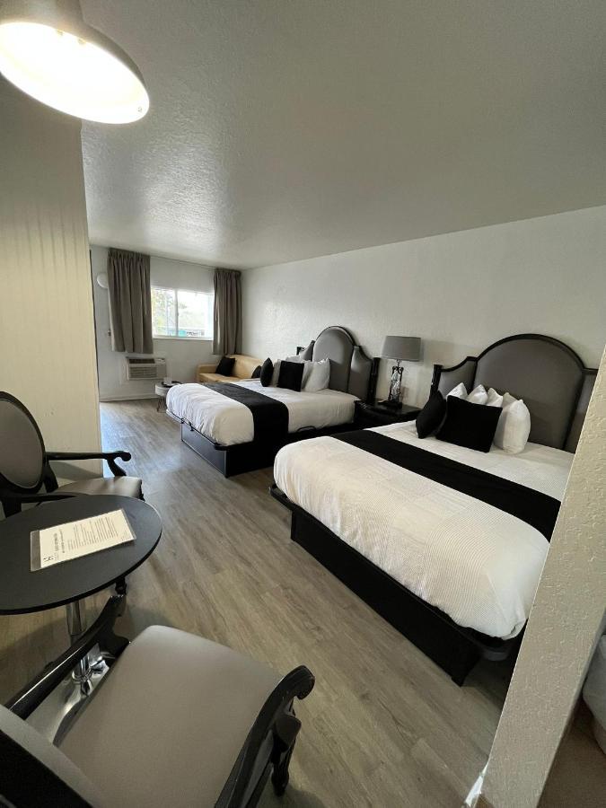 Holiday Isles Resort Madeira Beach Exteriör bild