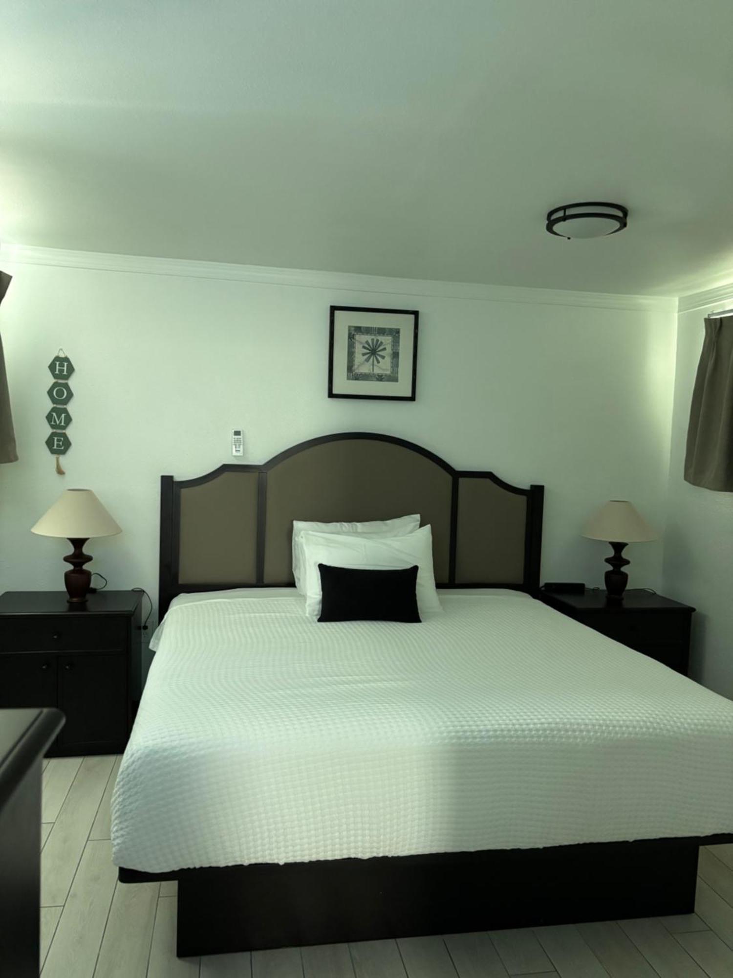 Holiday Isles Resort Madeira Beach Exteriör bild