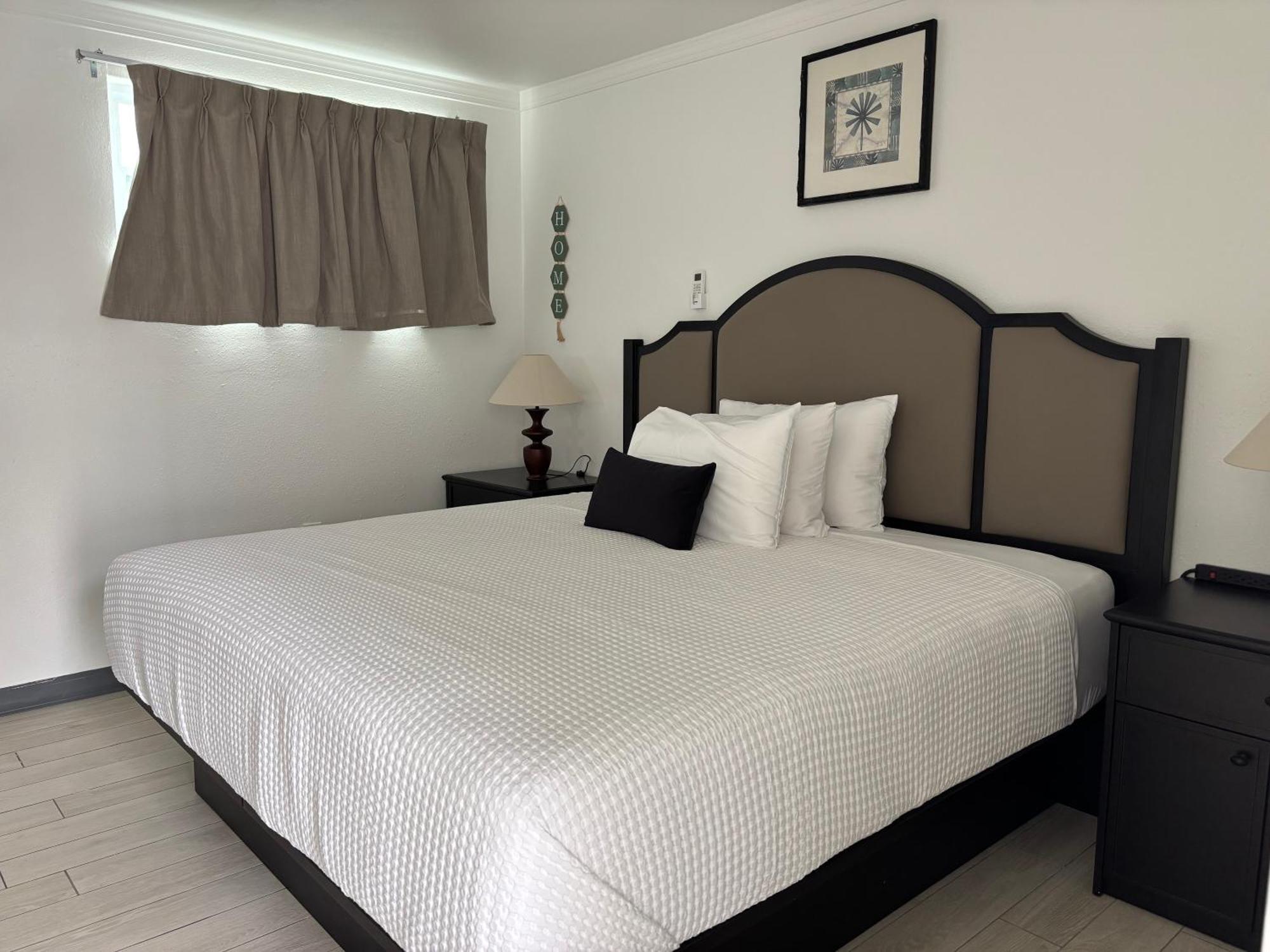 Holiday Isles Resort Madeira Beach Exteriör bild